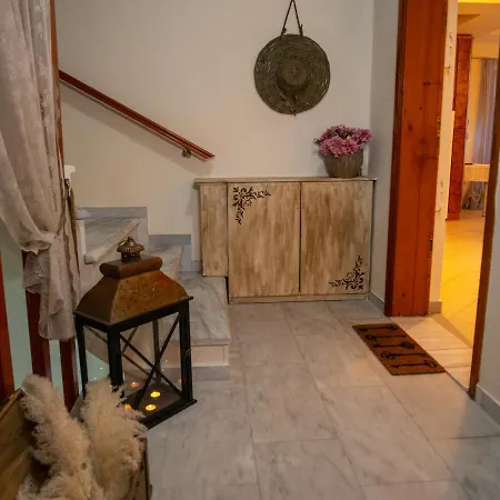 Helen - The Spartan Appartement