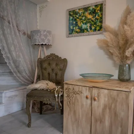 Helen - The Spartan Apartment *