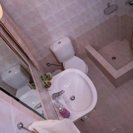 Helen - The Spartan Appartement