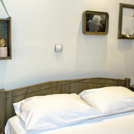 Helen - The Spartan Appartement *