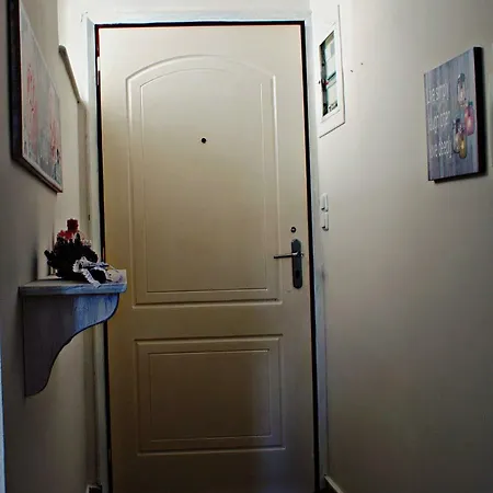 Helen - The Spartan Apartment Sparta